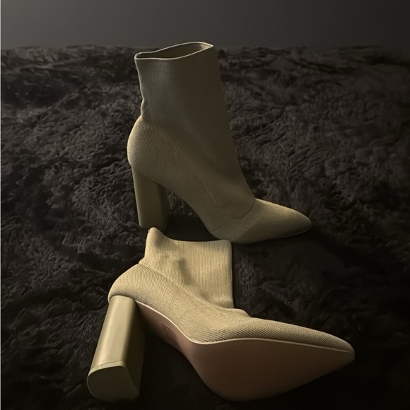 NWT Public Desire Exclusive Wide Fit Loyal Heel Sock Boots in Olive Knit - Picture 9 of 11